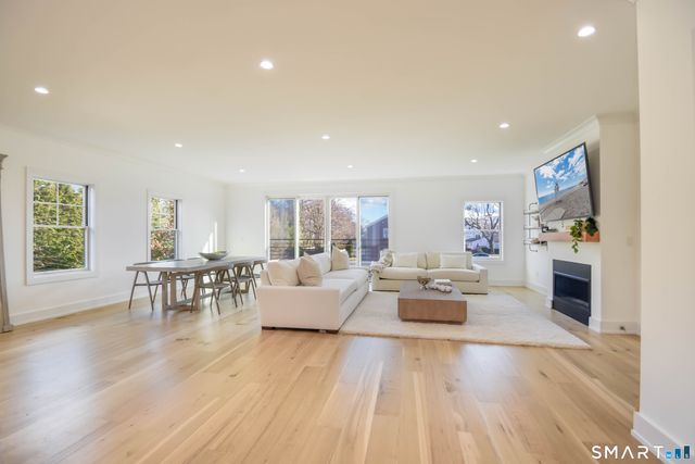 345 Reef Road C9, Fairfield, CT 06824