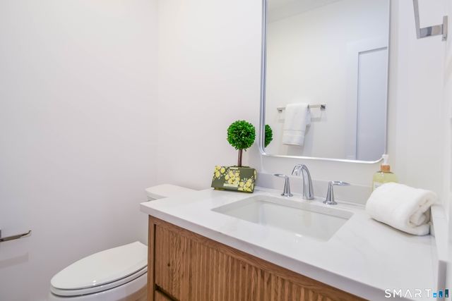 345 Reef Road C9, Fairfield, CT 06824