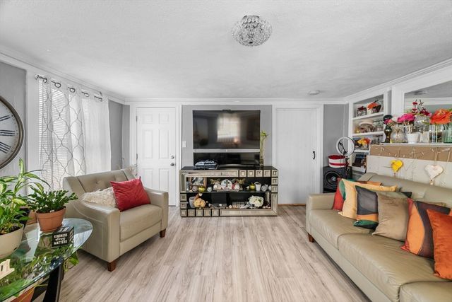 17 Vestry St, Beverly, MA 01915