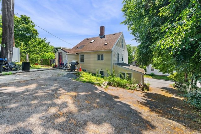 17 Vestry St, Beverly, MA 01915