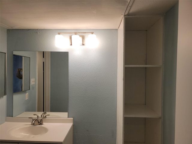 2100 Tanglewilde Street 600, Houston, TX 77063