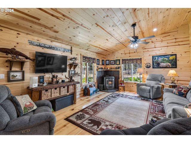 11963 BEECHWOOD Dr, La Pine, OR 97739