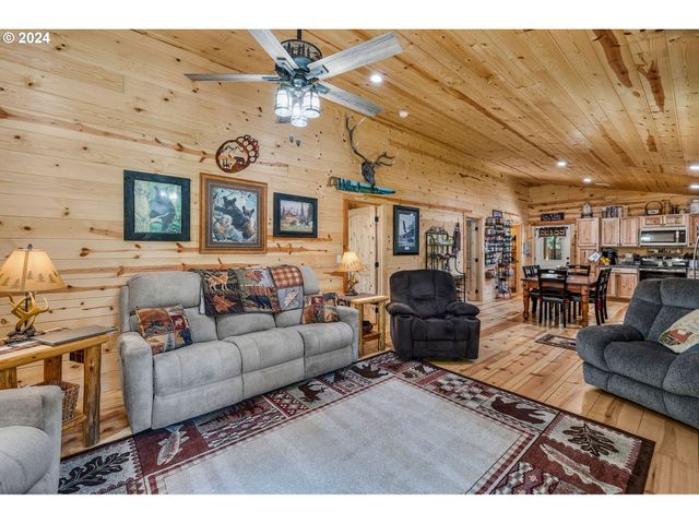 11963 BEECHWOOD Dr, La Pine, OR 97739