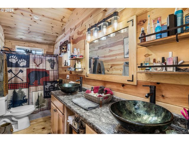 11963 BEECHWOOD Dr, La Pine, OR 97739