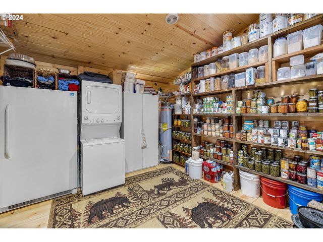 11963 BEECHWOOD Dr, La Pine, OR 97739