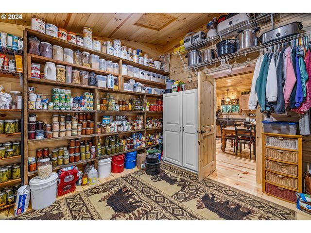 11963 BEECHWOOD Dr, La Pine, OR 97739