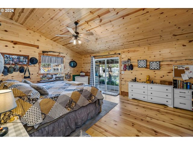 11963 BEECHWOOD Dr, La Pine, OR 97739