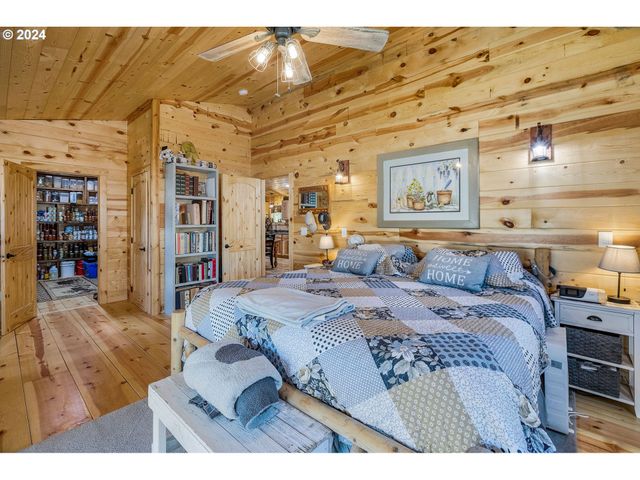 11963 BEECHWOOD Dr, La Pine, OR 97739