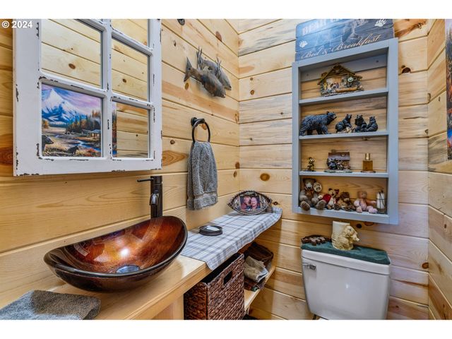 11963 BEECHWOOD Dr, La Pine, OR 97739