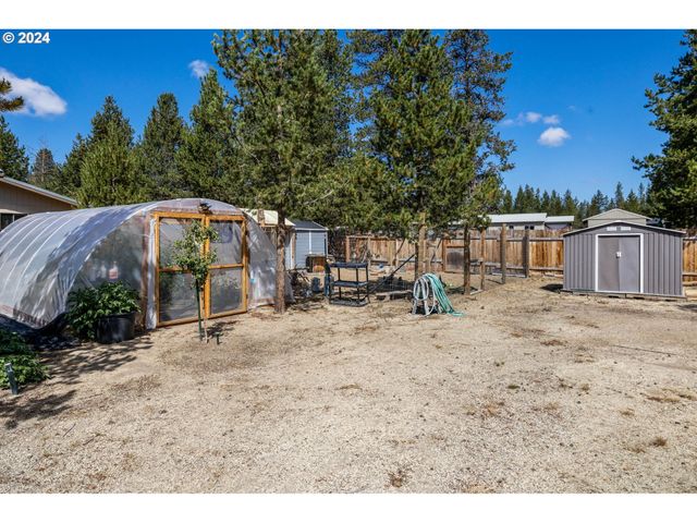 11963 BEECHWOOD Dr, La Pine, OR 97739