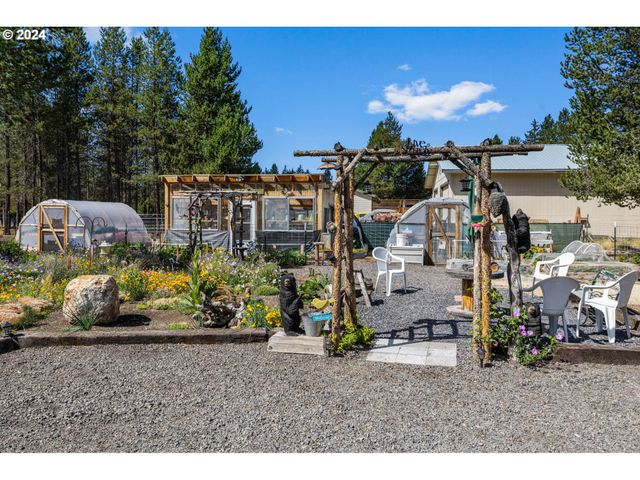 11963 BEECHWOOD Dr, La Pine, OR 97739