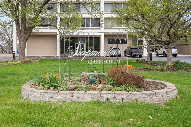 1337 21st Avenue 4D, Rock Island, IL 61201