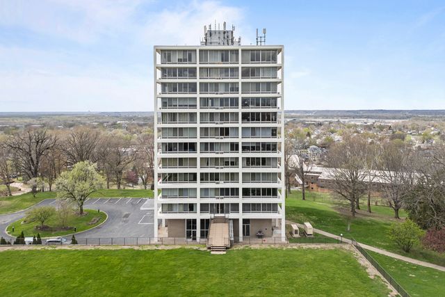 1337 21st Avenue 4D, Rock Island, IL 61201