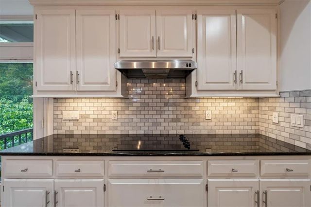 1348 SW Heartwood Drive, Lee's Summit, MO 64081