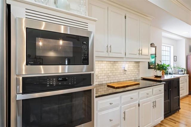 1348 SW Heartwood Drive, Lee's Summit, MO 64081