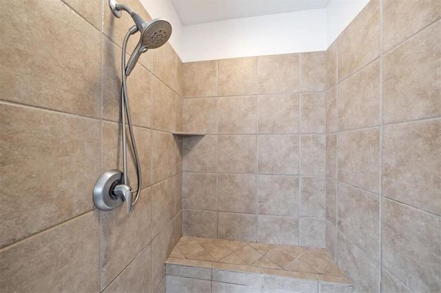 1348 SW Heartwood Drive, Lee's Summit, MO 64081