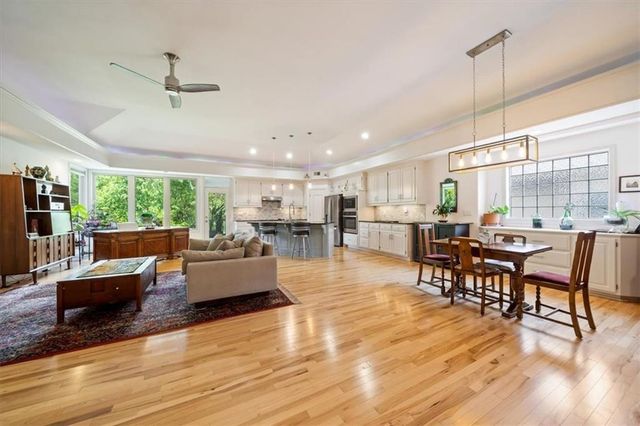 1348 SW Heartwood Drive, Lee's Summit, MO 64081