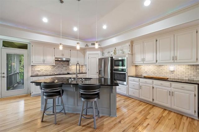 1348 SW Heartwood Drive, Lee's Summit, MO 64081