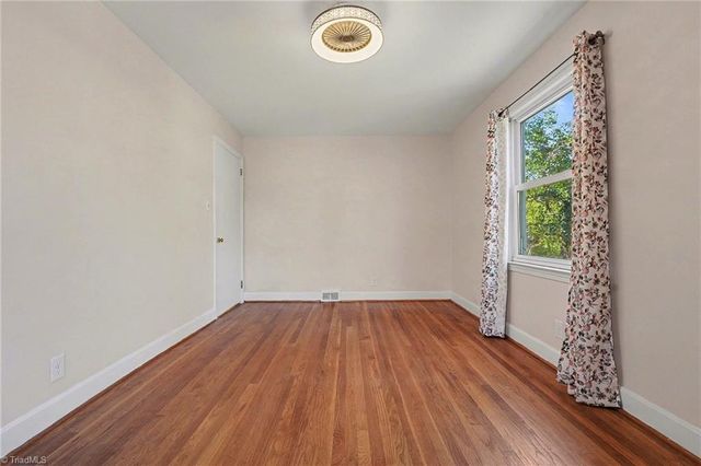 2229 Cherokee Lane, Winston-salem, NC 27103