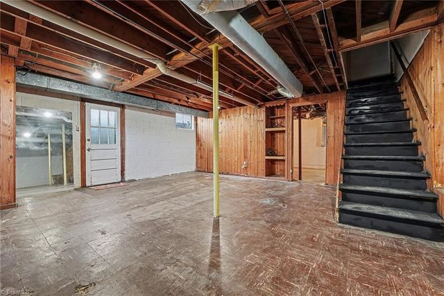 2229 Cherokee Lane, Winston-salem, NC 27103