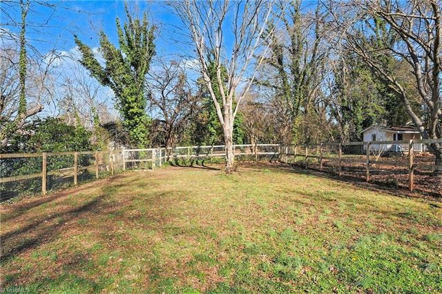 2229 Cherokee Lane, Winston-salem, NC 27103