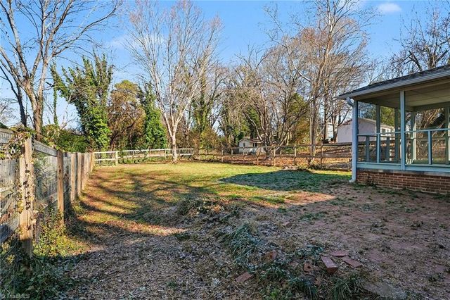 2229 Cherokee Lane, Winston-salem, NC 27103