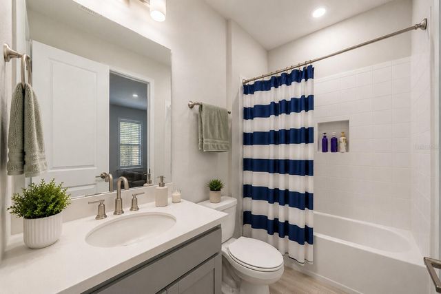6066 MESA GLEN, Bradenton, FL 34203
