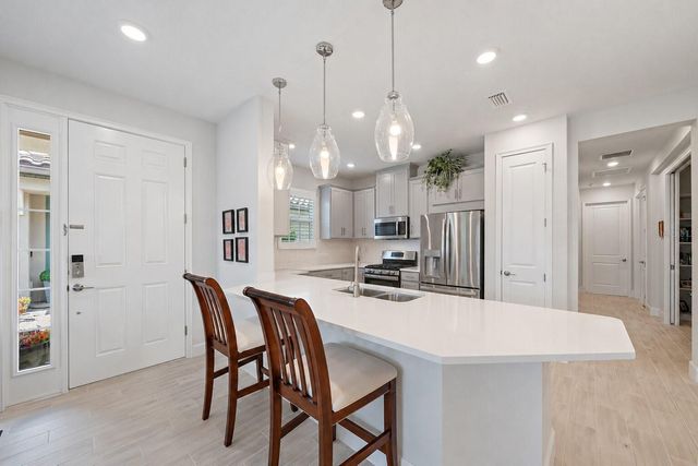 6066 MESA GLEN, Bradenton, FL 34203