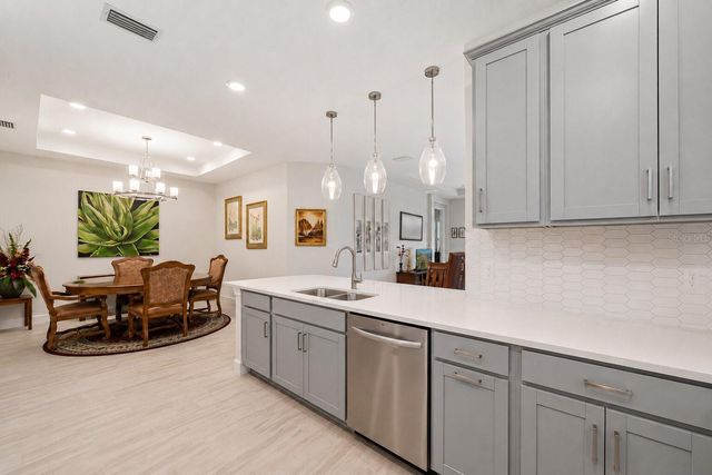 6066 MESA GLEN, Bradenton, FL 34203