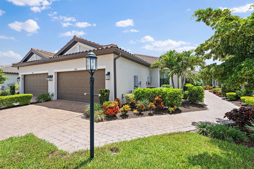6066 MESA GLEN, Bradenton, FL 34203
