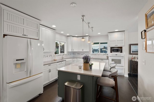 138 Sunrise Avenue SE, Ocean Shores, WA 98569