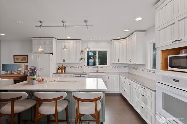 138 Sunrise Avenue SE, Ocean Shores, WA 98569