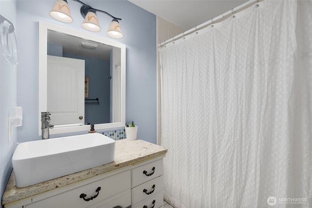 138 Sunrise Avenue SE, Ocean Shores, WA 98569