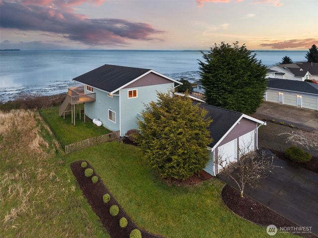 138 Sunrise Avenue SE, Ocean Shores, WA 98569