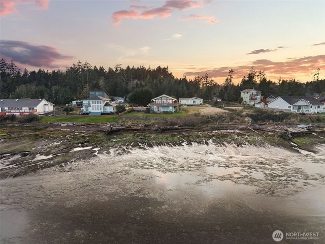 138 Sunrise Avenue SE, Ocean Shores, WA 98569