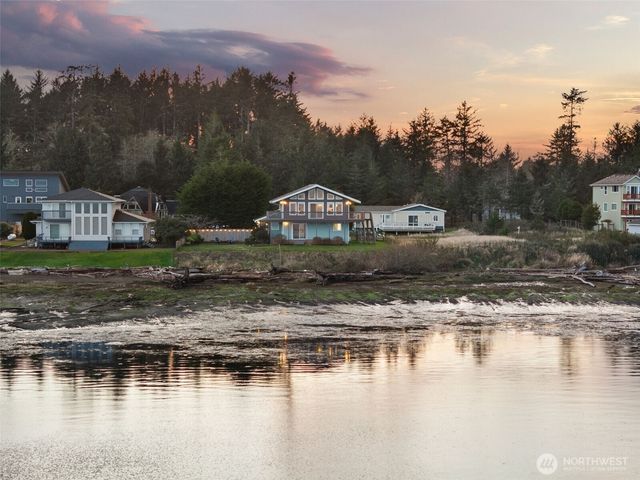 138 Sunrise Avenue SE, Ocean Shores, WA 98569