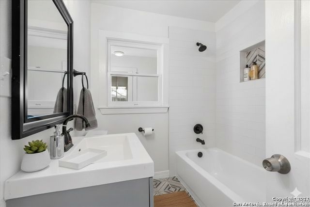 2530 W MISTLETOE AVE, San Antonio, TX 78228