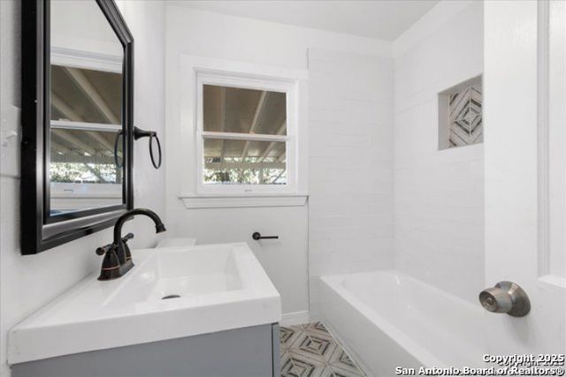 2530 W MISTLETOE AVE, San Antonio, TX 78228