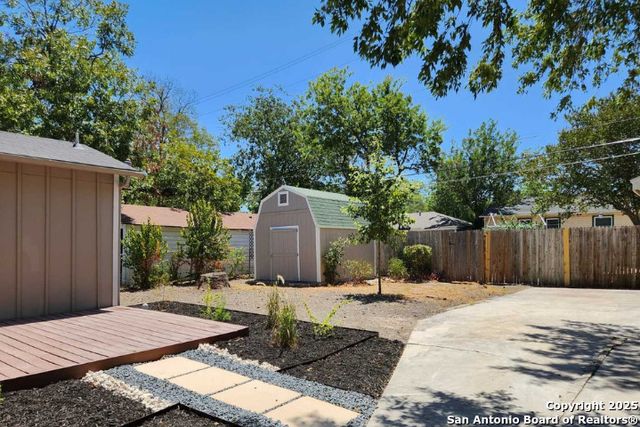 2530 W MISTLETOE AVE, San Antonio, TX 78228