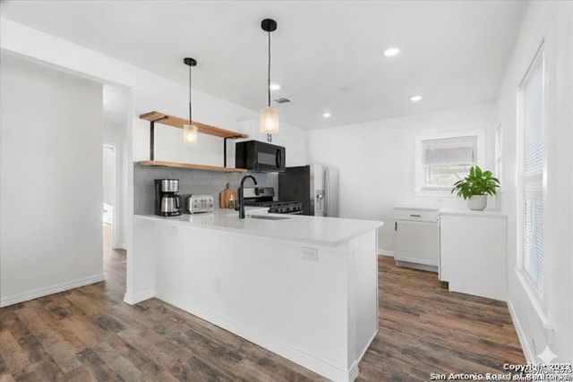 2530 W MISTLETOE AVE, San Antonio, TX 78228