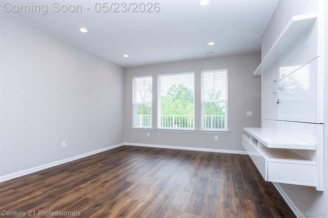 4918 TREESIDE Lane 27, Troy, MI 48098
