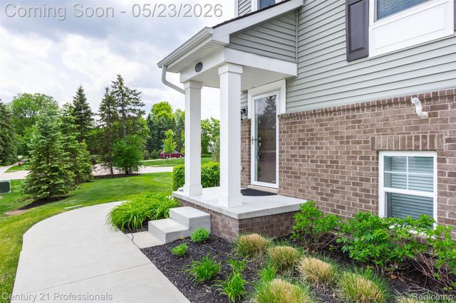 4918 TREESIDE Lane 27, Troy, MI 48098