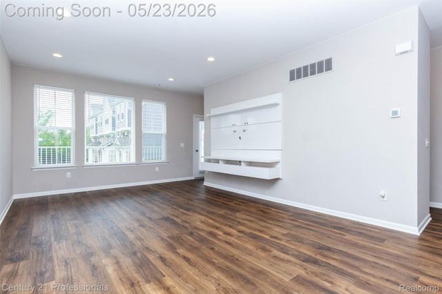 4918 TREESIDE Lane 27, Troy, MI 48098
