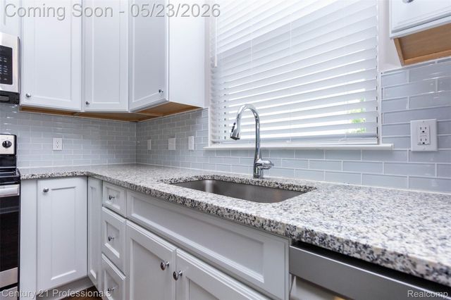 4918 TREESIDE Lane 27, Troy, MI 48098