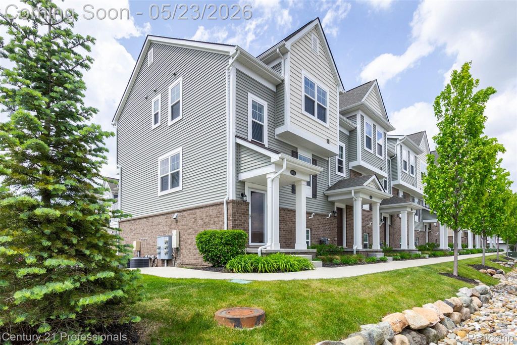 4918 TREESIDE Lane 27, Troy, MI 48098