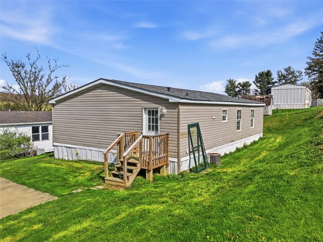 3 Cara Dr, Amwell, PA 15301