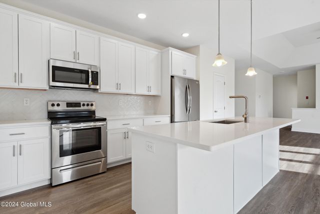 10 Brookhaven Court, Wilton, NY 12866