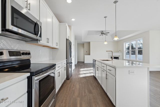 10 Brookhaven Court, Wilton, NY 12866