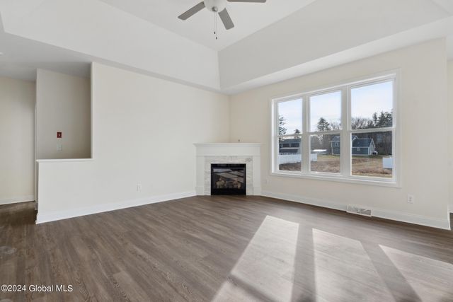 10 Brookhaven Court, Wilton, NY 12866