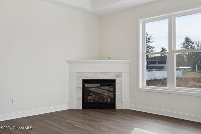 10 Brookhaven Court, Wilton, NY 12866